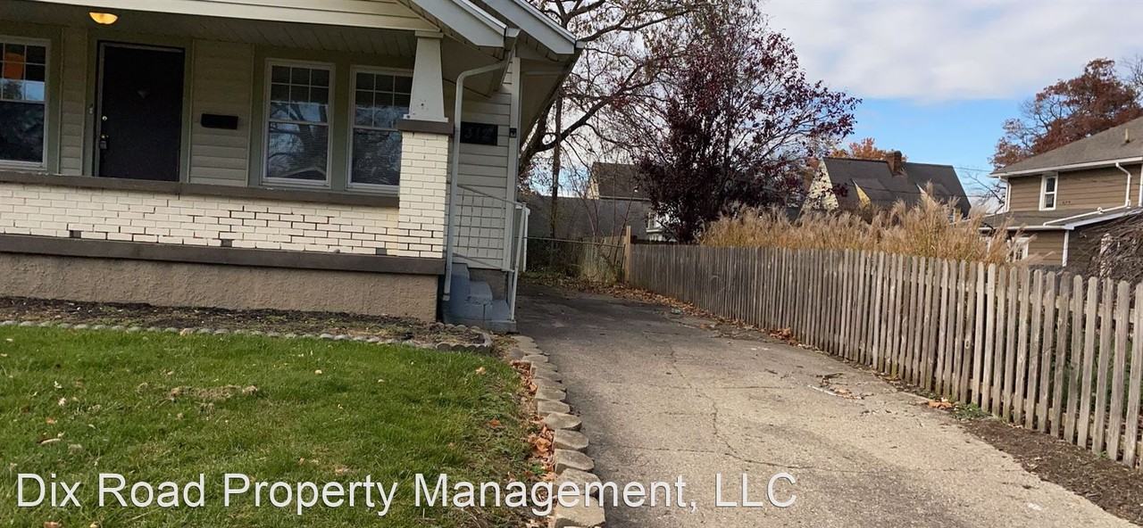 312 Franklin St - Photo 3 of 32