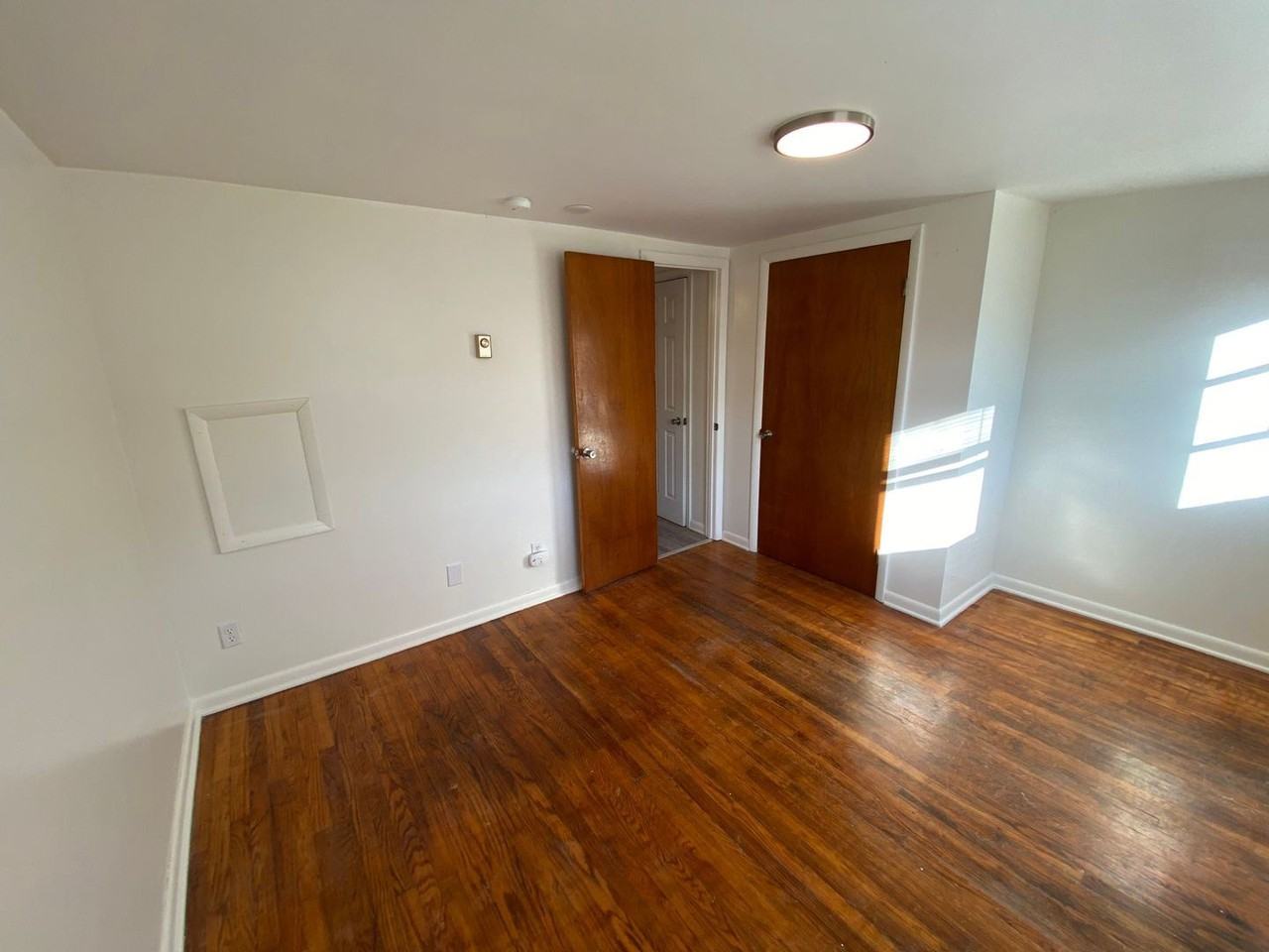 130- 150 Pape Alley - Photo 2 of 3