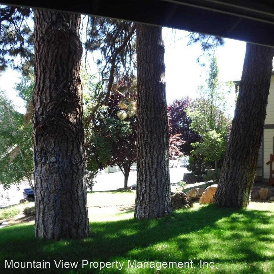 1749 NE Lotus Dr - Photo 3 of 15