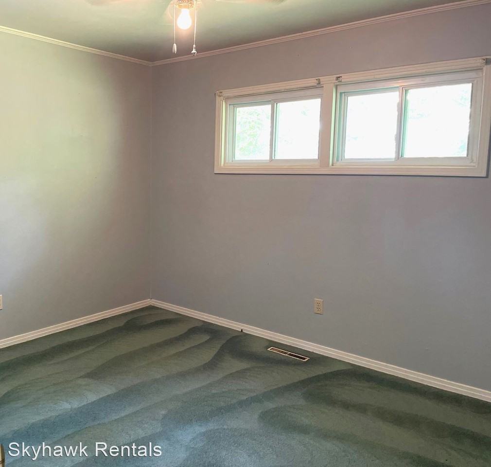 150 Mimosa Dr - Photo 3 of 12