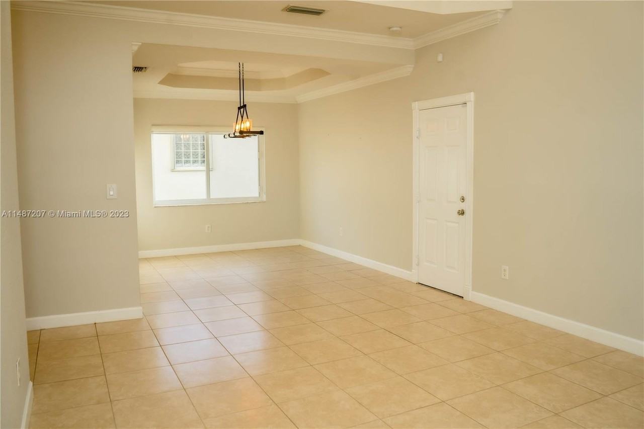 1277 Nw 170th Ter - Photo 3 of 8