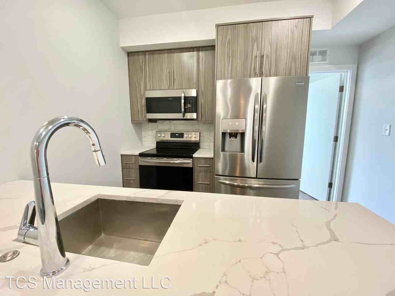 627 W Oxford St - Photo 2 of 13