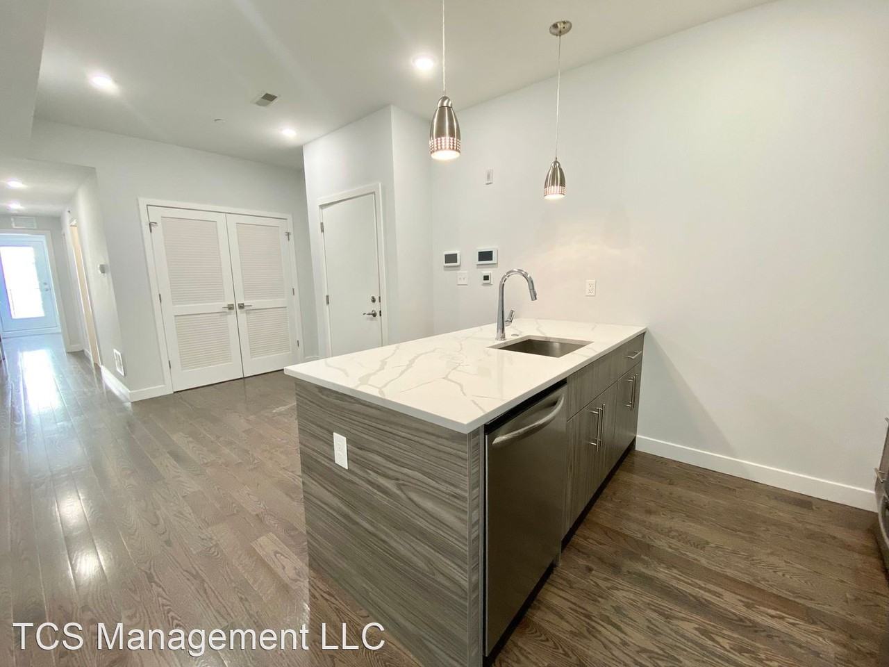 627 W Oxford St - Photo 3 of 13