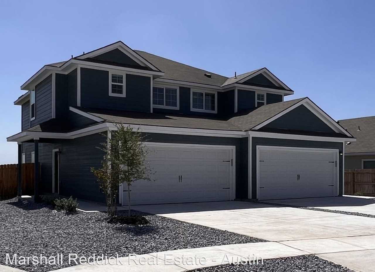 Luxury 3/2 Duplex in Seguin, Texas - Photo 2 of 20