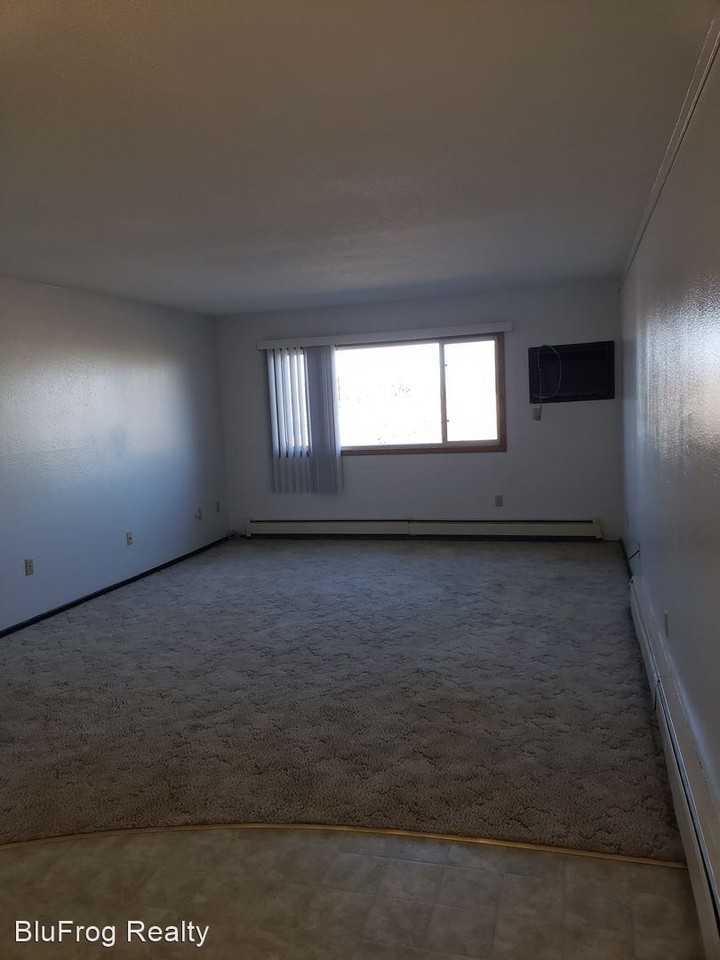 904 13th St NE - Photo 2 of 9