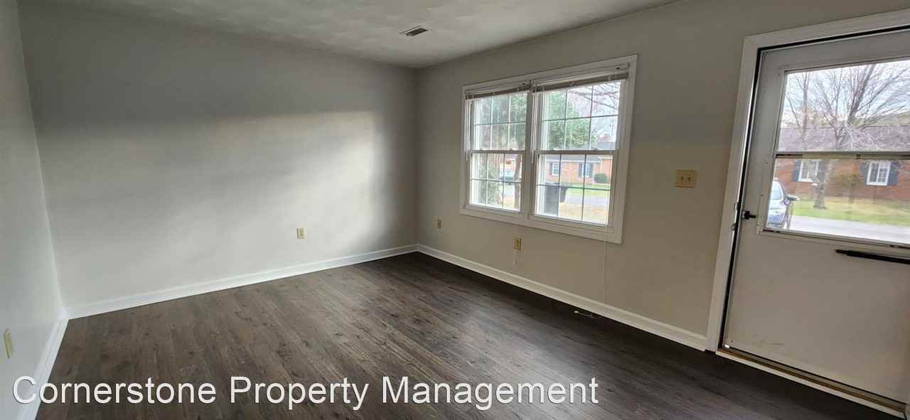 1101 Lakeview Place - Photo 3 of 16