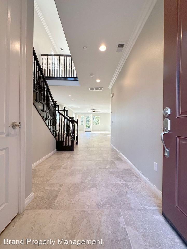 1 Silver Spruce Ct - Photo 3 of 50