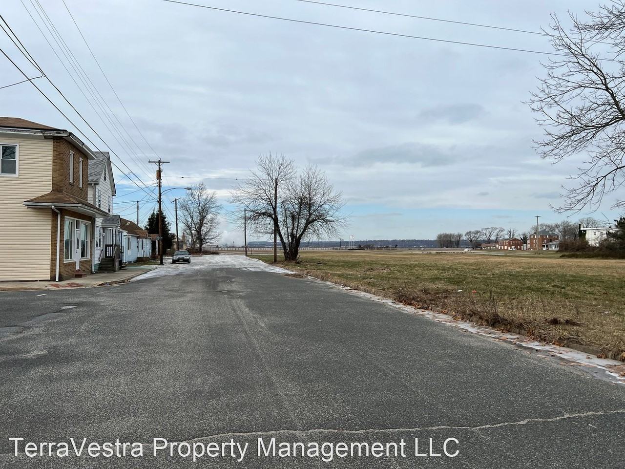 94-92 Rail Road Ave - Photo 2 of 14