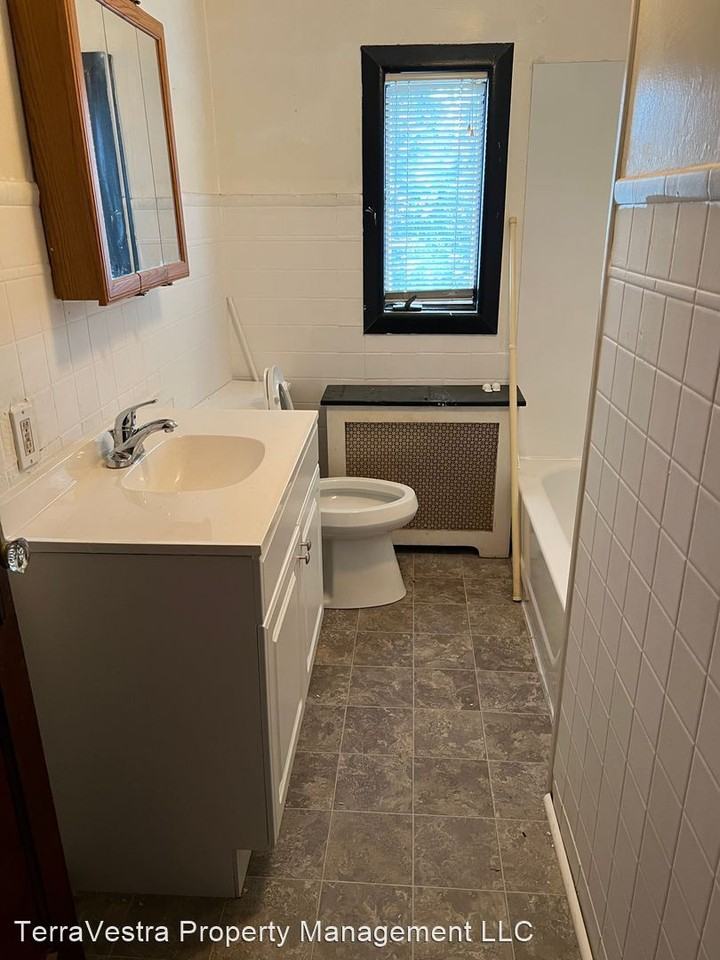 94-92 Rail Road Ave - Photo 3 of 14