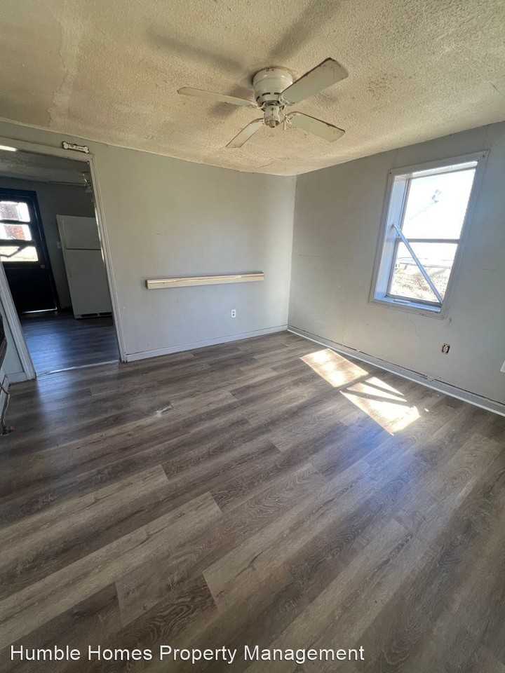 731 E 3rd St - Photo 3 of 7