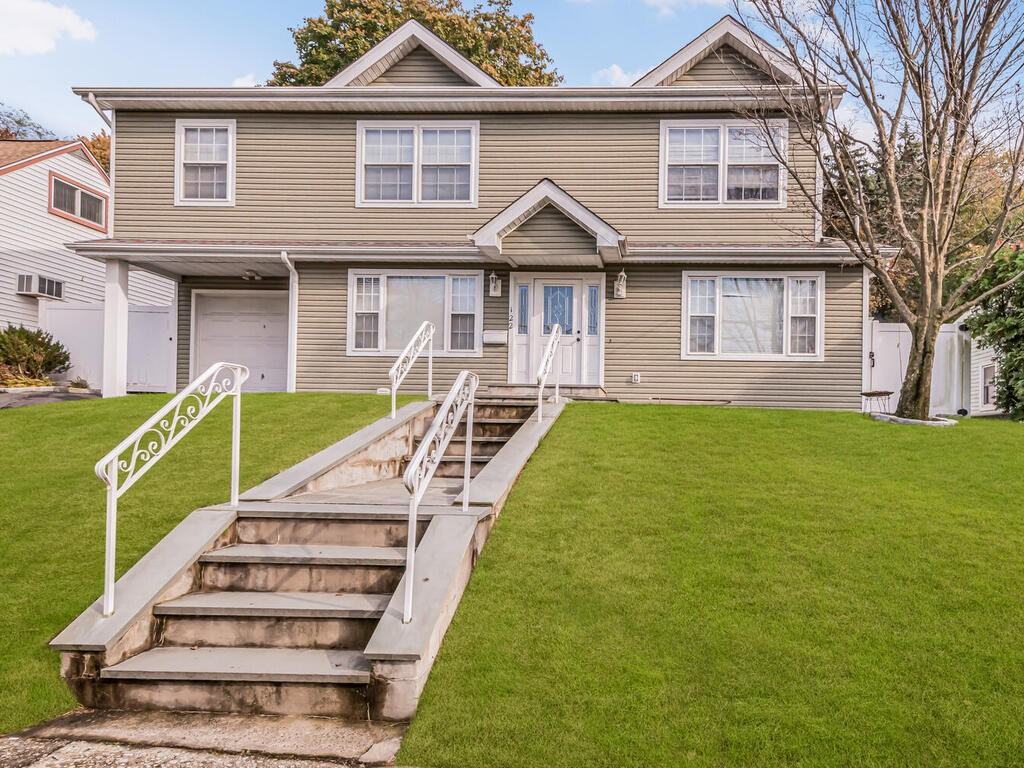 122 Gailmore Dr - Photo 2 of 23