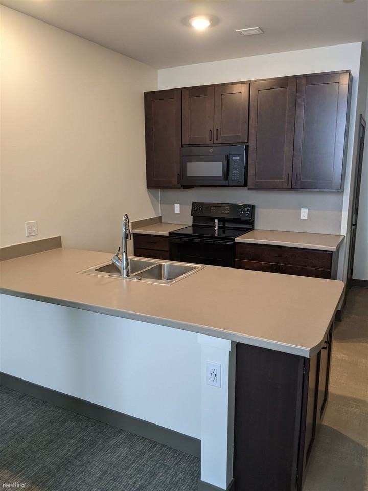 415 Franklin St SE - Photo 2 of 12