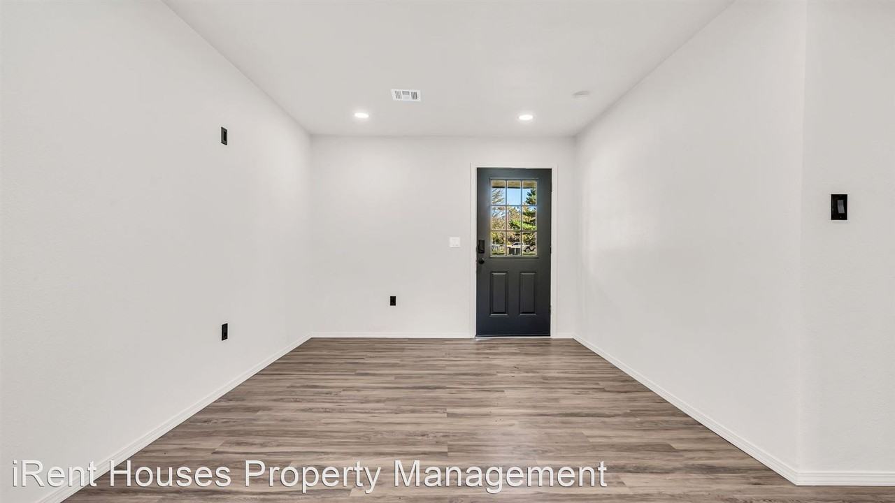 925 C Three Bedroom Duplex - Photo 2 of 13