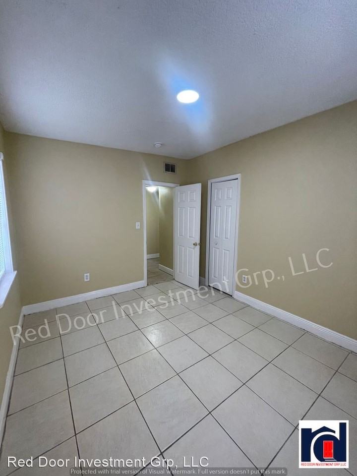 212 Lynbrook Dr - Photo 2 of 26