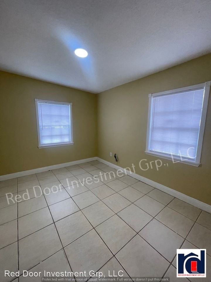 212 Lynbrook Dr - Photo 3 of 26