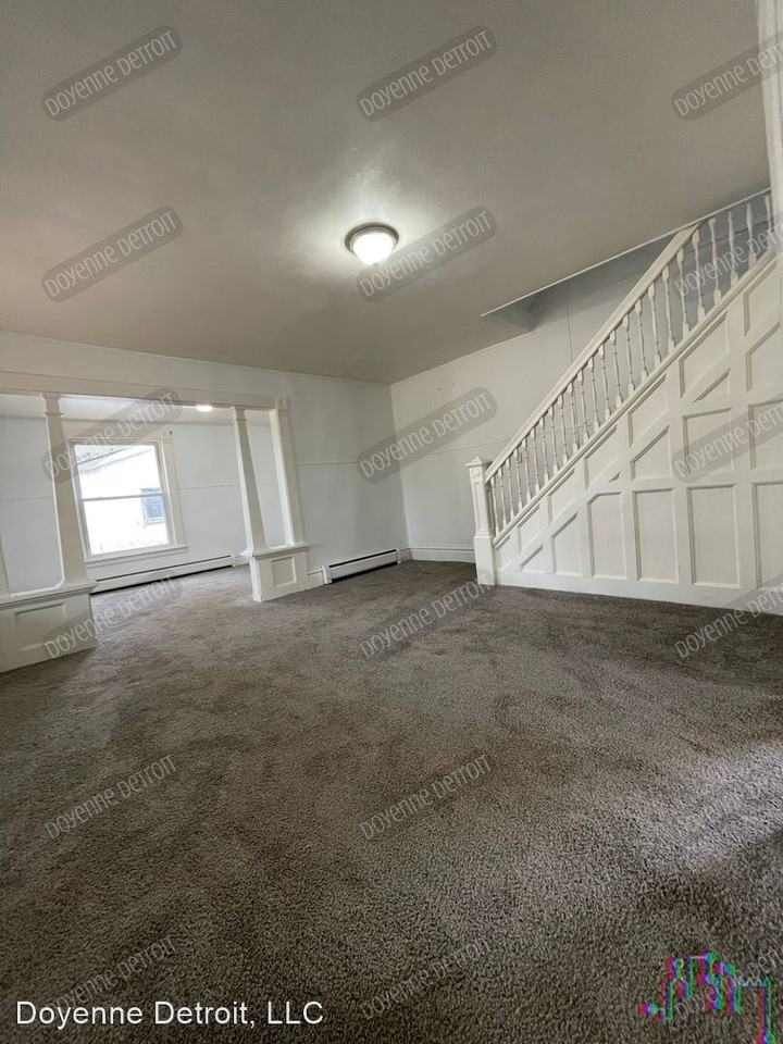 323 S Grand Ave - Photo 3 of 40