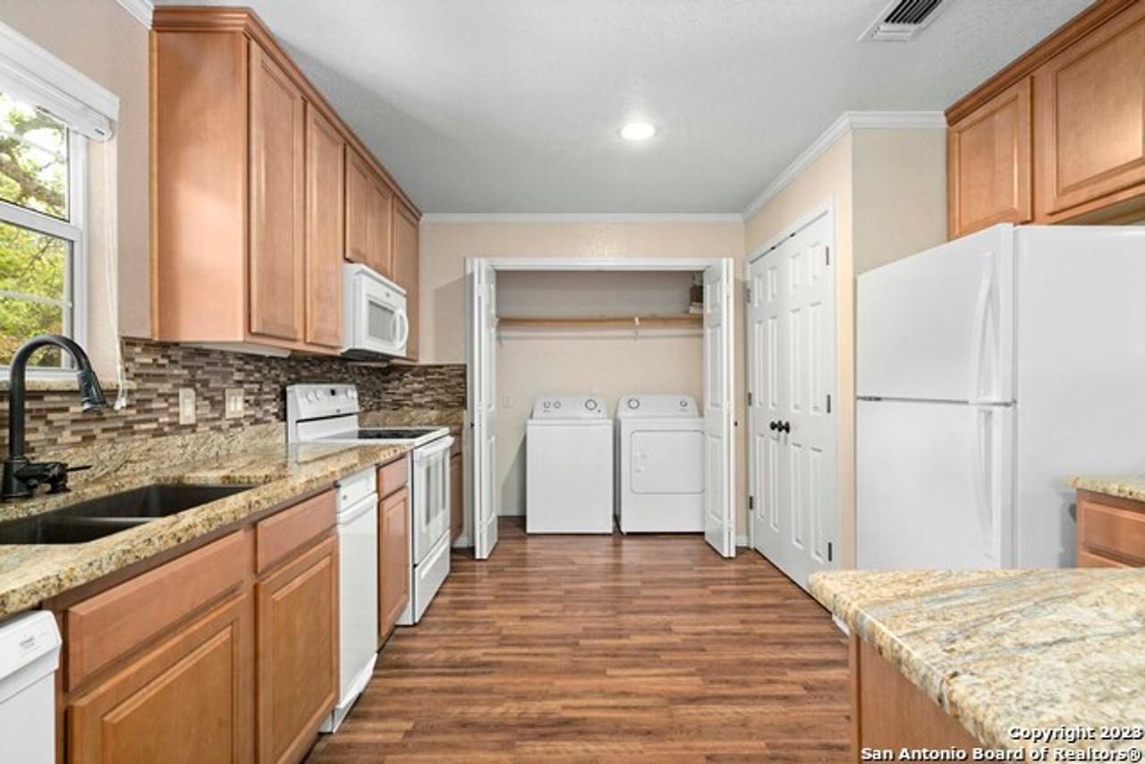 2228 Jennifer Ln - Photo 3 of 16