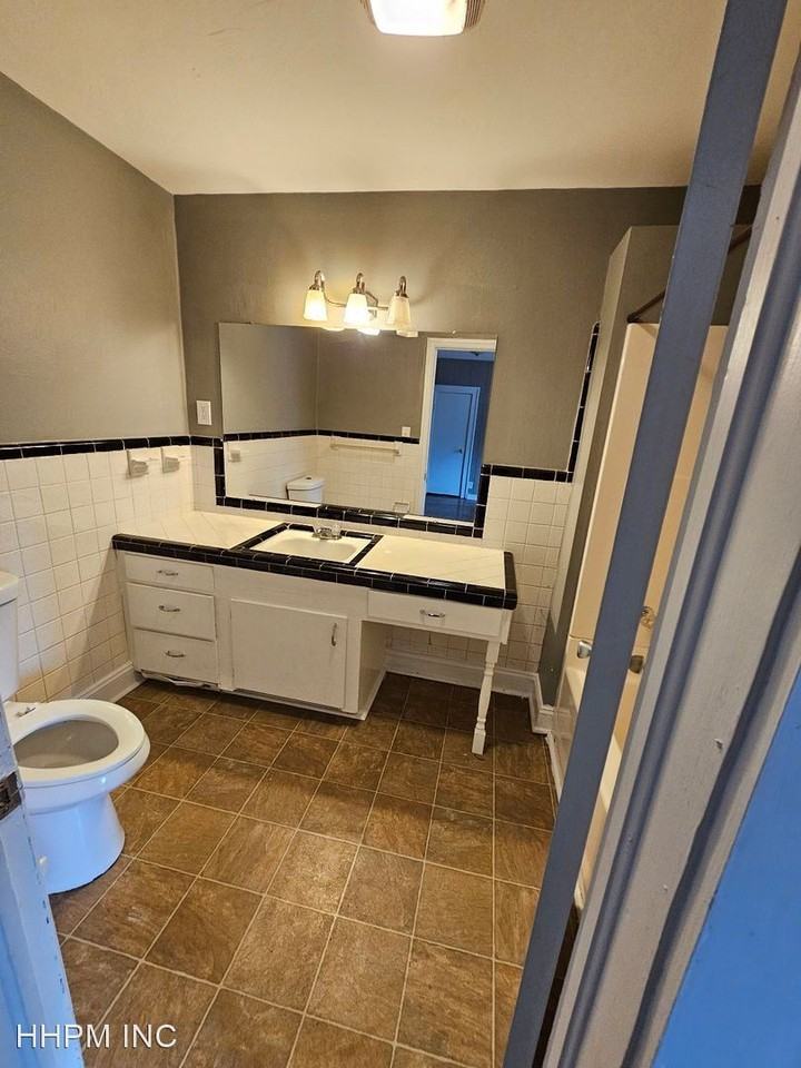 211 W Rasch Rd - Photo 3 of 8