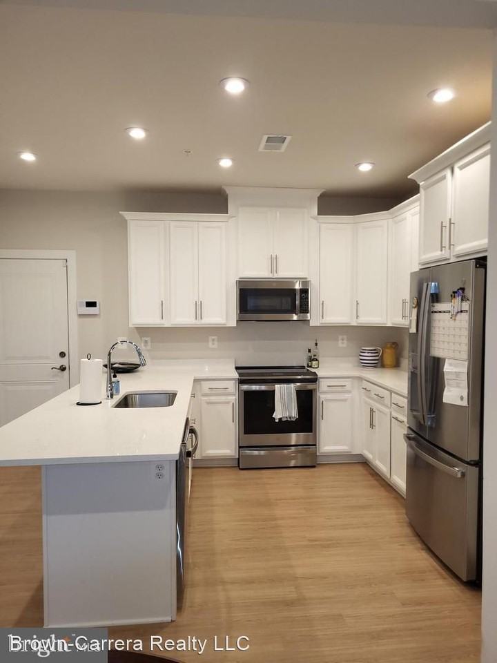 20338 Newfoundland Sq - Photo 2 of 10