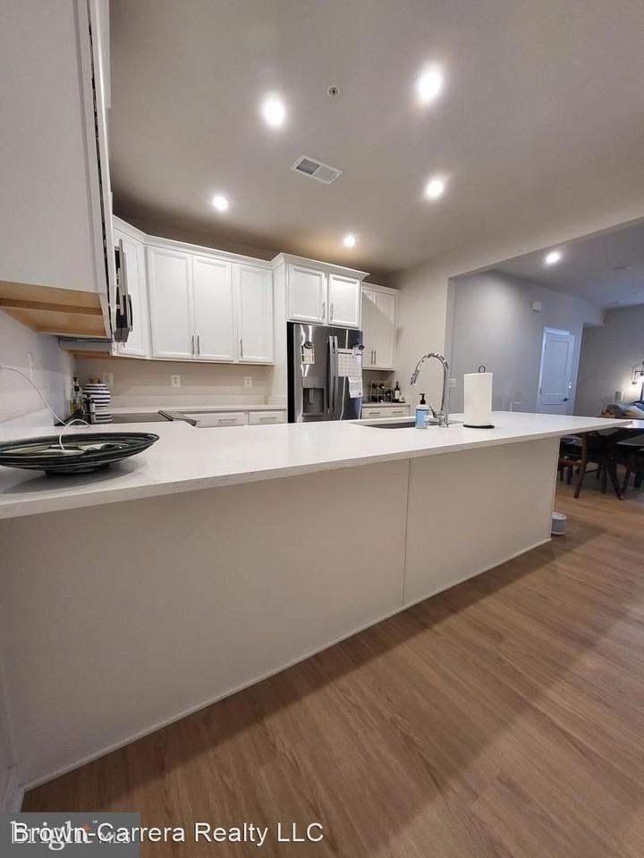 20338 Newfoundland Sq - Photo 3 of 10