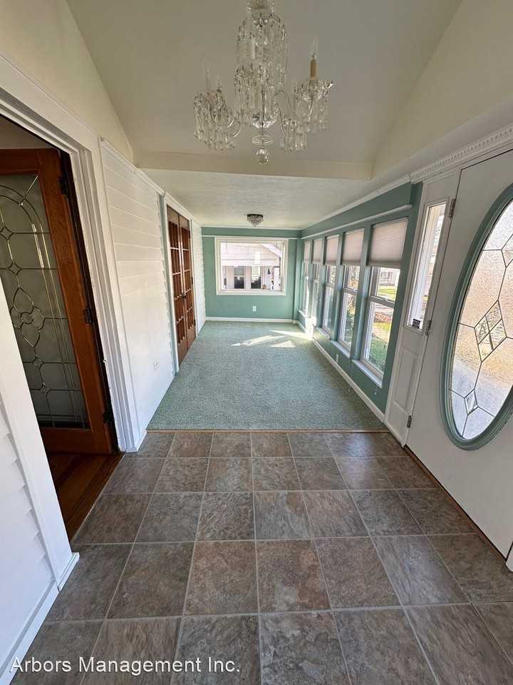 210 Edgewood Ave - Photo 2 of 19