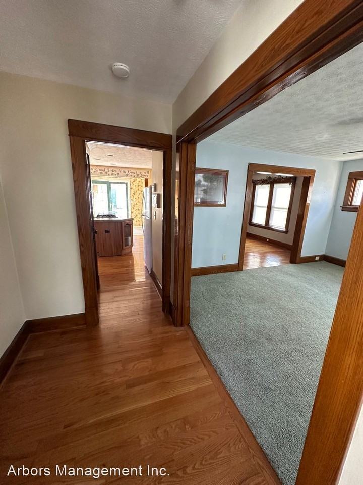 210 Edgewood Ave - Photo 3 of 19