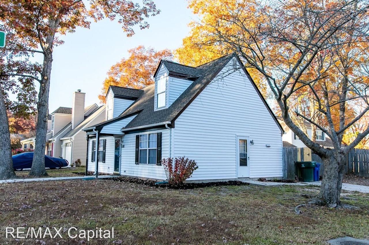 710 Stacis Ln - Photo 2 of 24