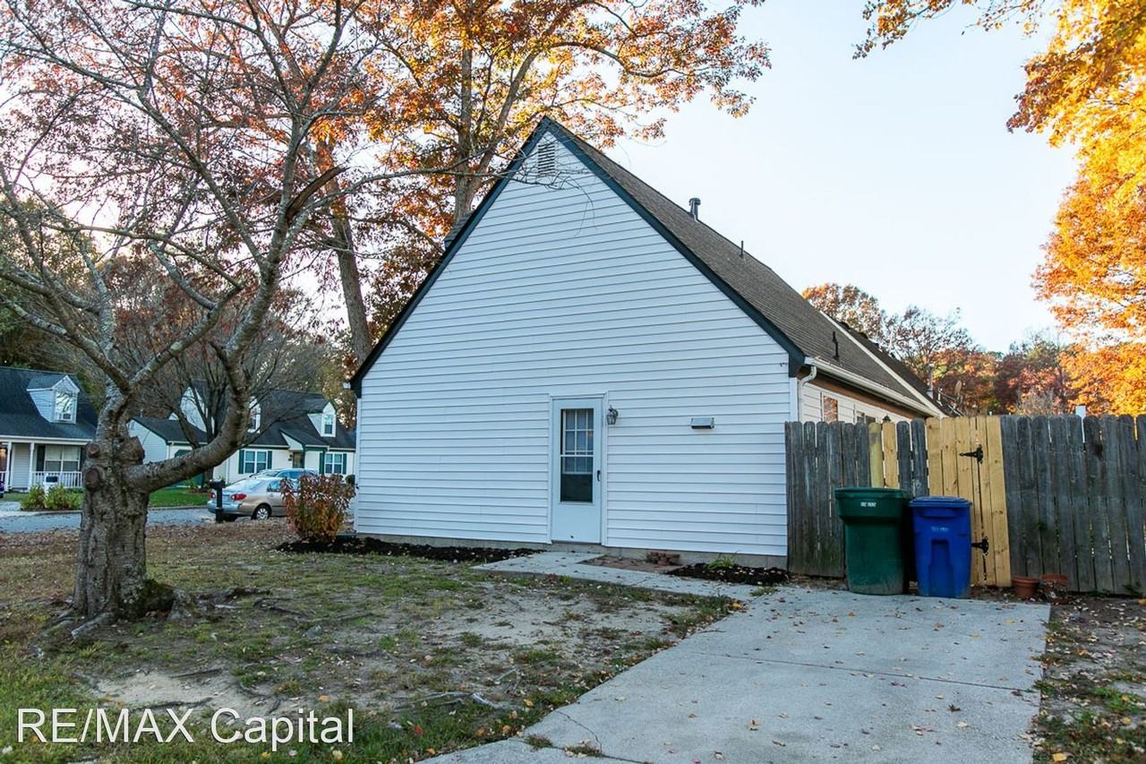 710 Stacis Ln - Photo 3 of 24
