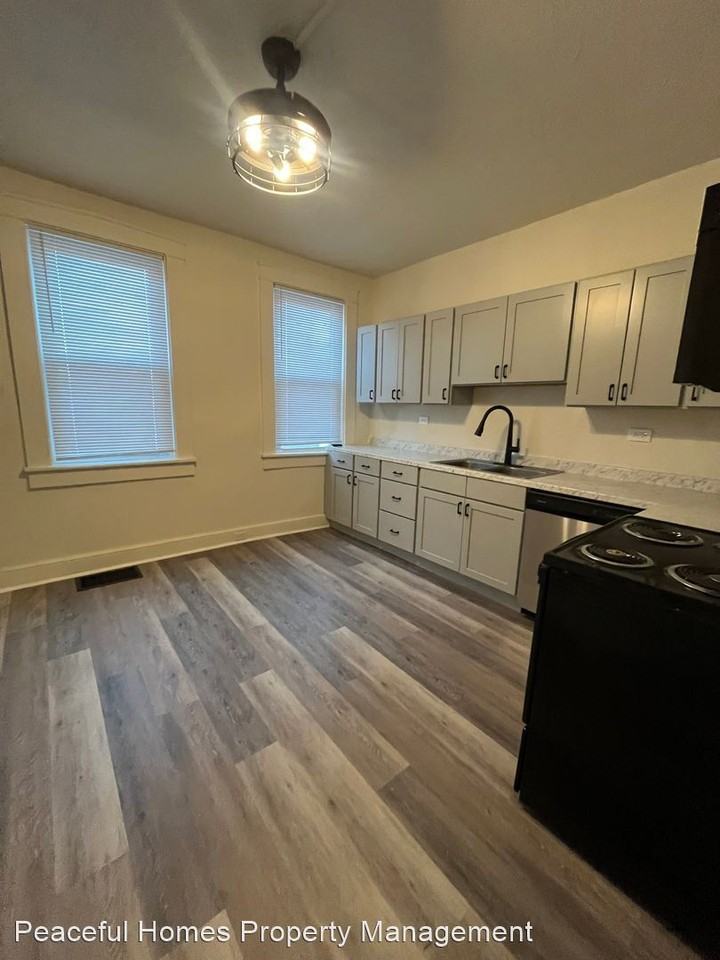 226 W Mifflin St - Photo 3 of 12