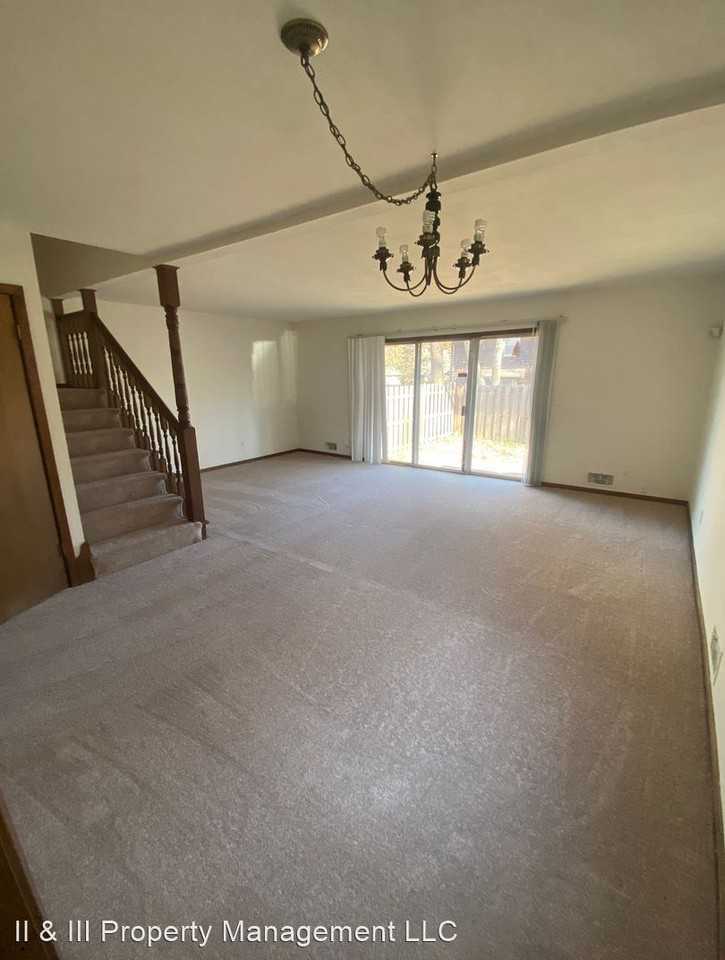6819 Floyd St - Photo 3 of 13