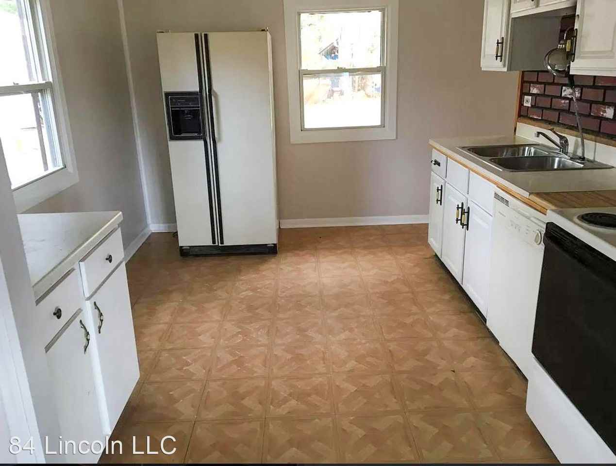 84 Lincoln Ave - Photo 2 of 7