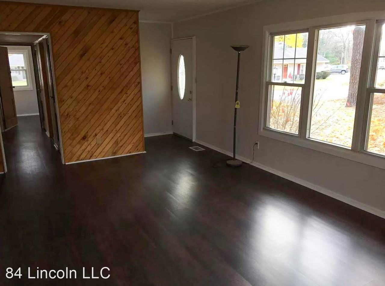 84 Lincoln Ave - Photo 3 of 7