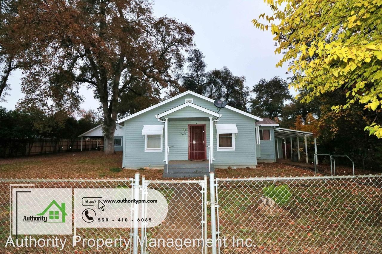 4725 Main St - Photo 2 of 25