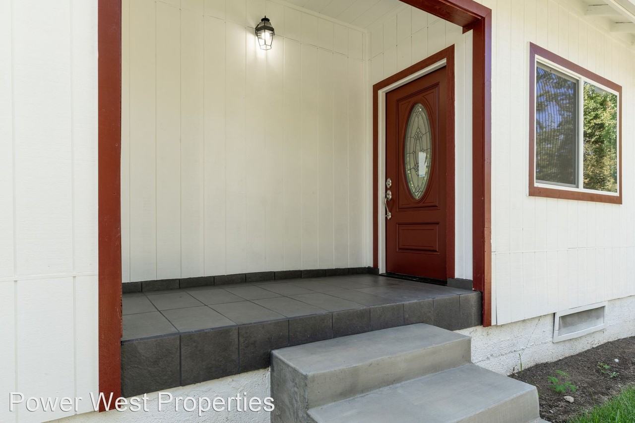 1325 2nd St - Photo 2 of 18