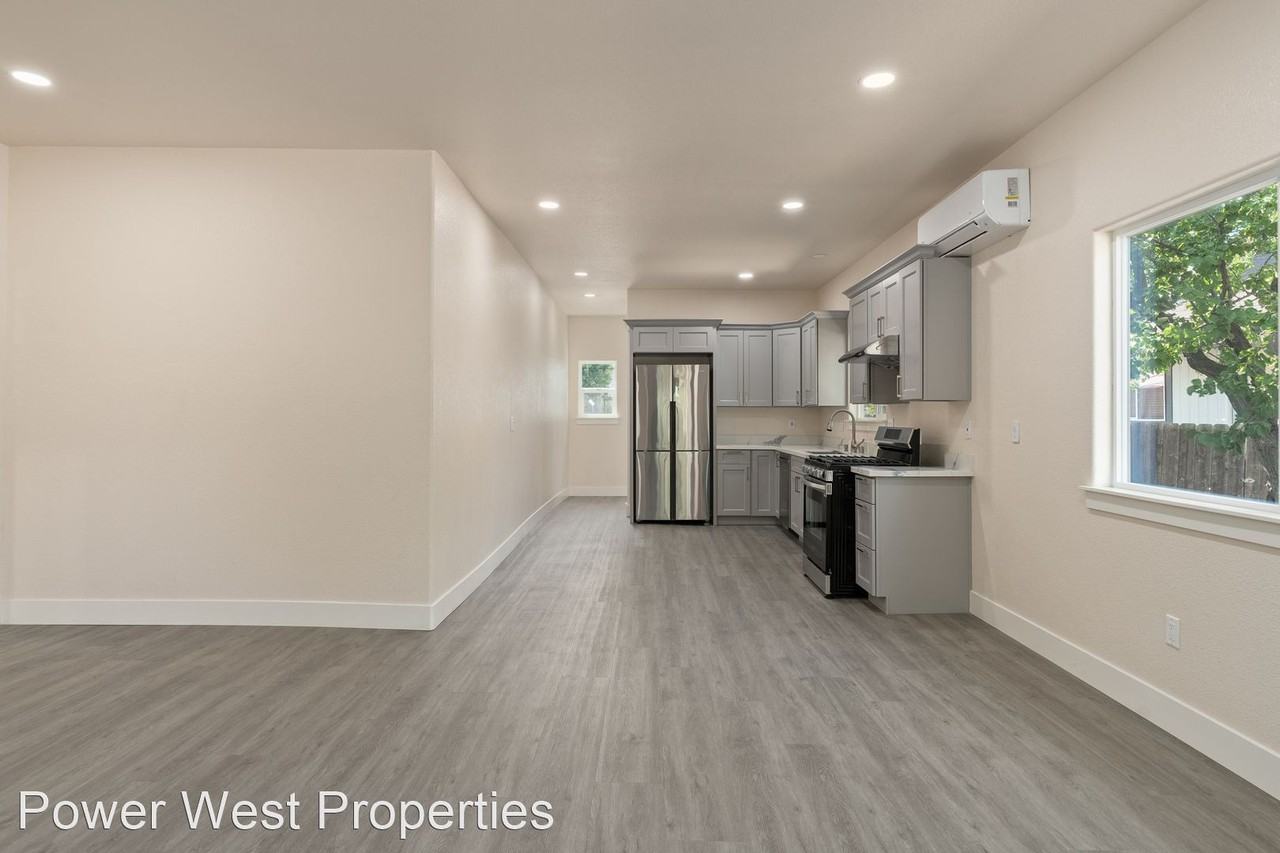 1325 2nd St - Photo 3 of 18