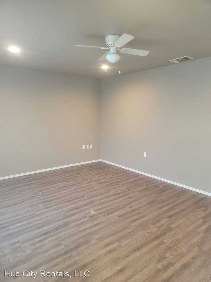 4612 Avenue C - Photo 3 of 14