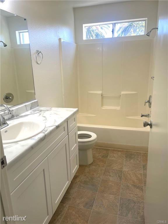 5312 Cartwright Ave - Photo 3 of 10