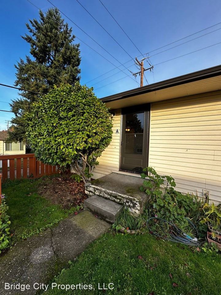 5132 SE Clinton St. - Photo 2 of 12