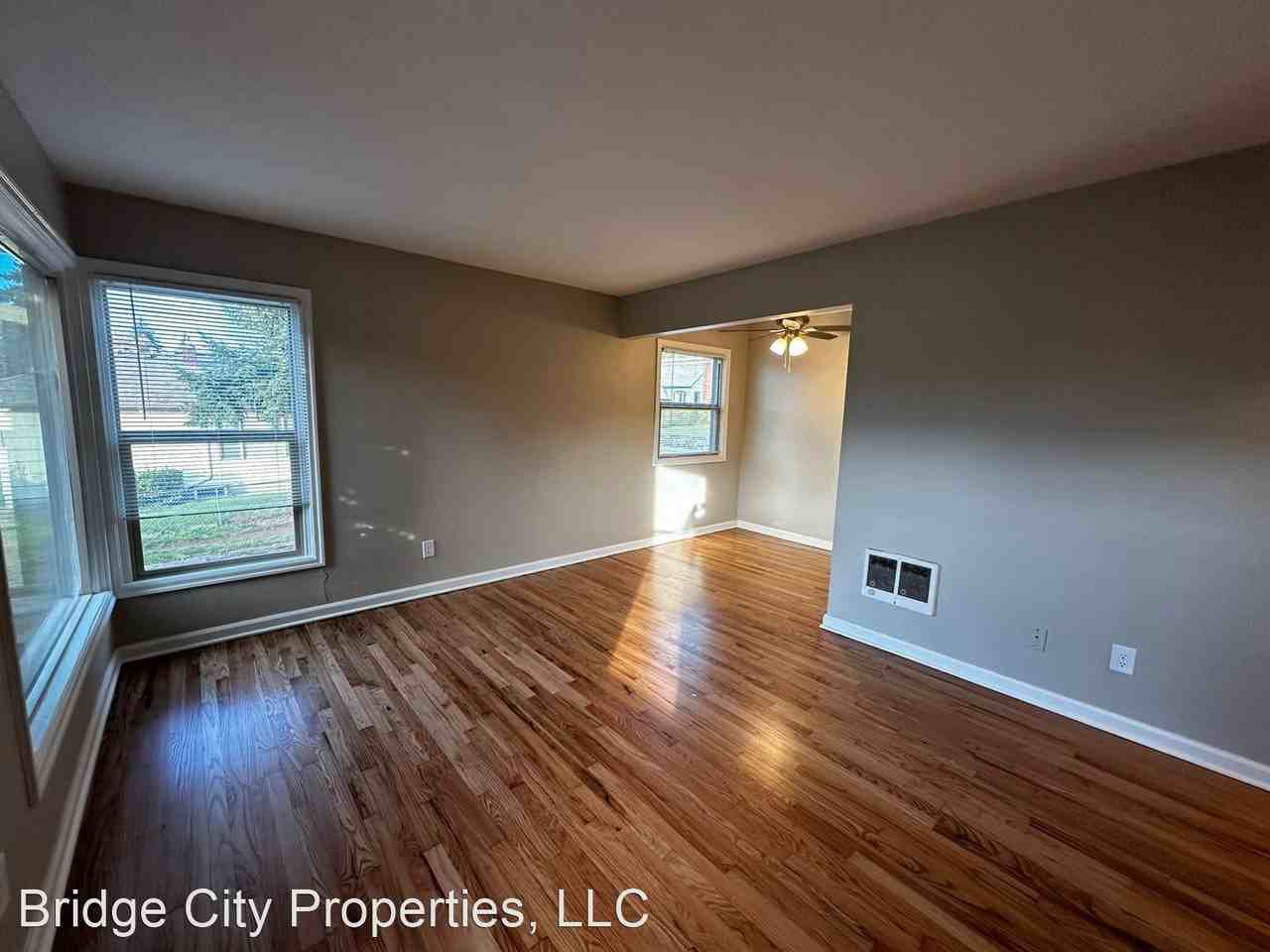 5132 SE Clinton St. - Photo 3 of 12