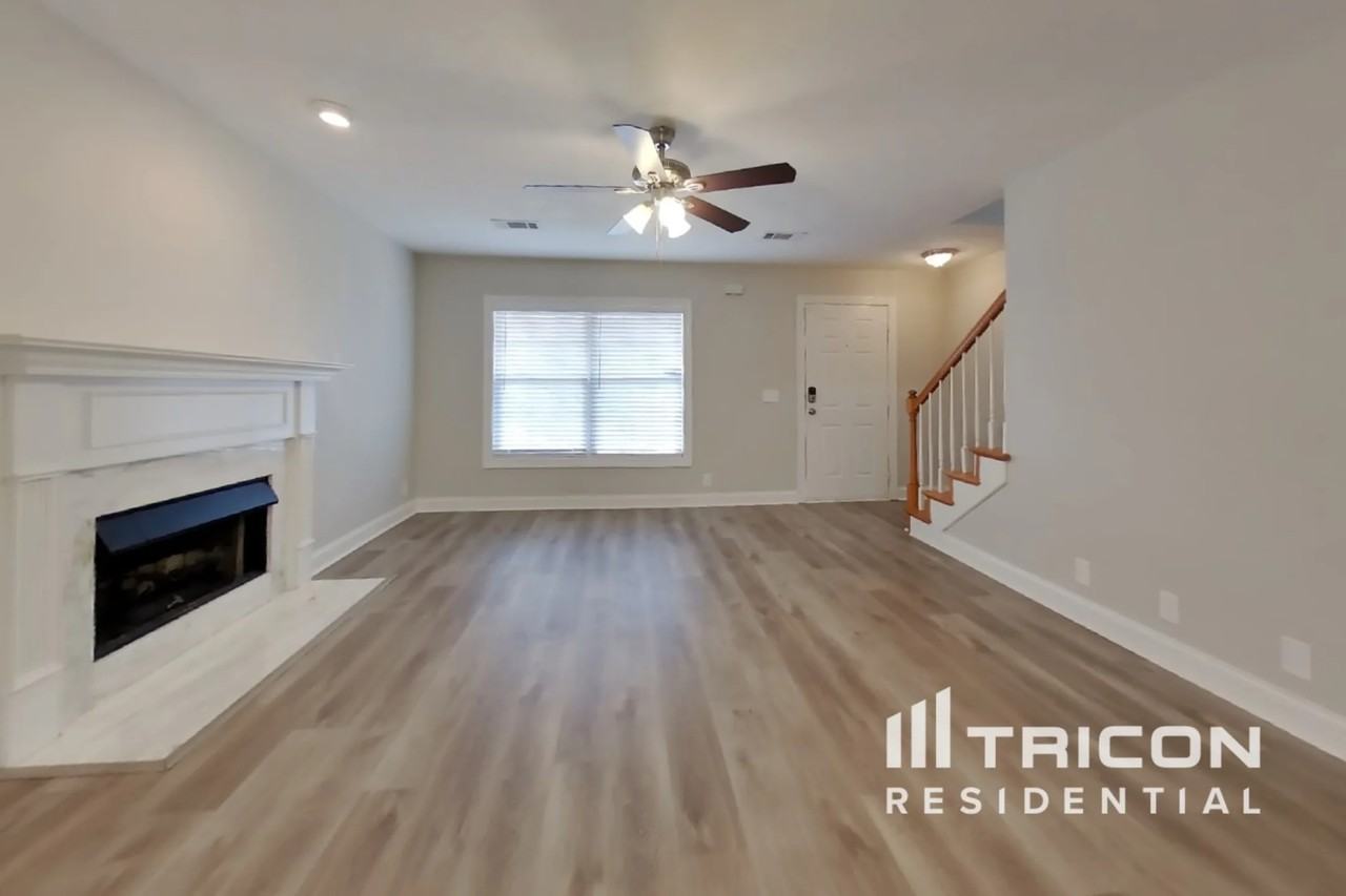 1664 Bridgecrest Dr - Photo 2 of 19