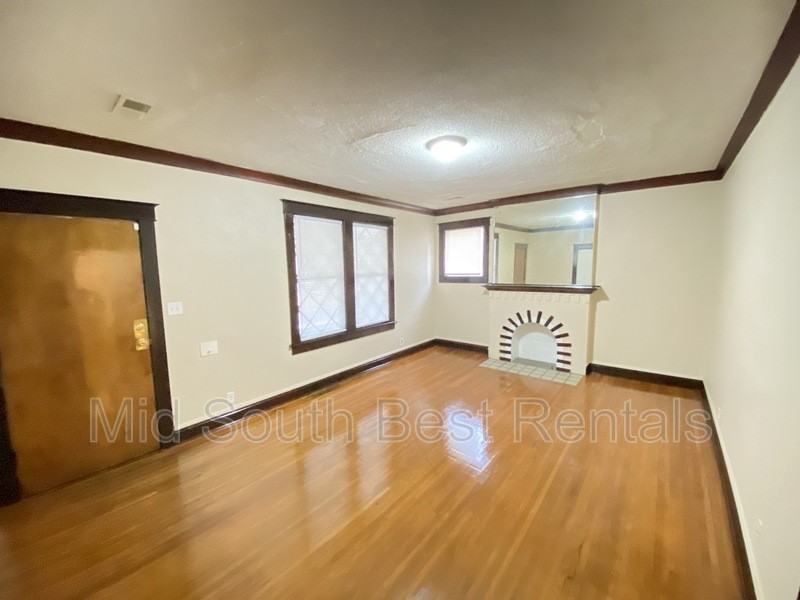 893 N Willett St - Photo 5 of 10