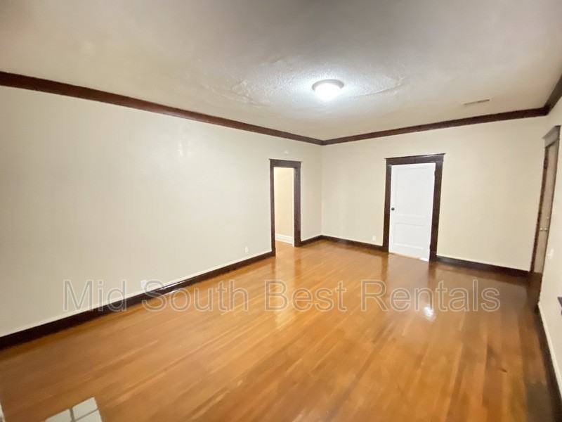 893 N Willett St - Photo 6 of 10