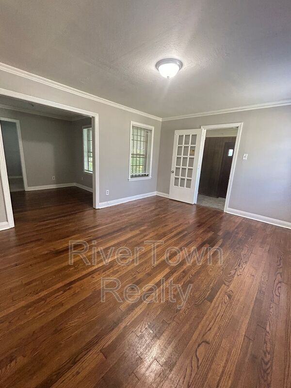 1070 E Walthal Cir - Photo 2 of 14