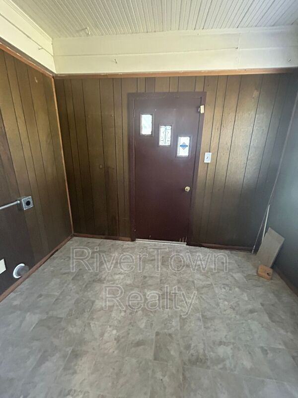 1070 E Walthal Cir - Photo 3 of 14