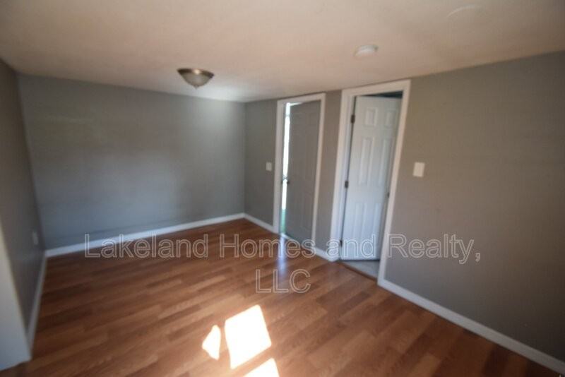 1060 1/2 E Wabash St - Photo 5 of 12