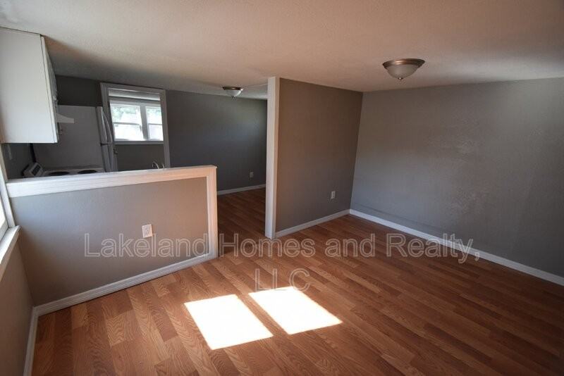 1060 1/2 E Wabash St - Photo 6 of 12