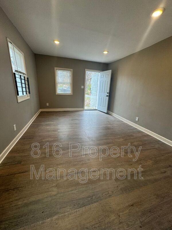 1817 East 82nd Street - Photo 3 of 8