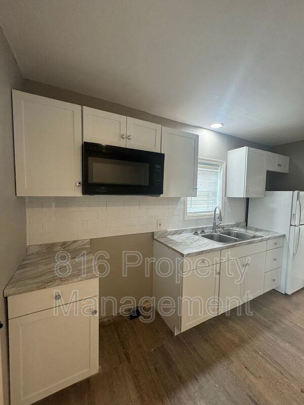 1817 East 82nd Street - Photo 4 of 8