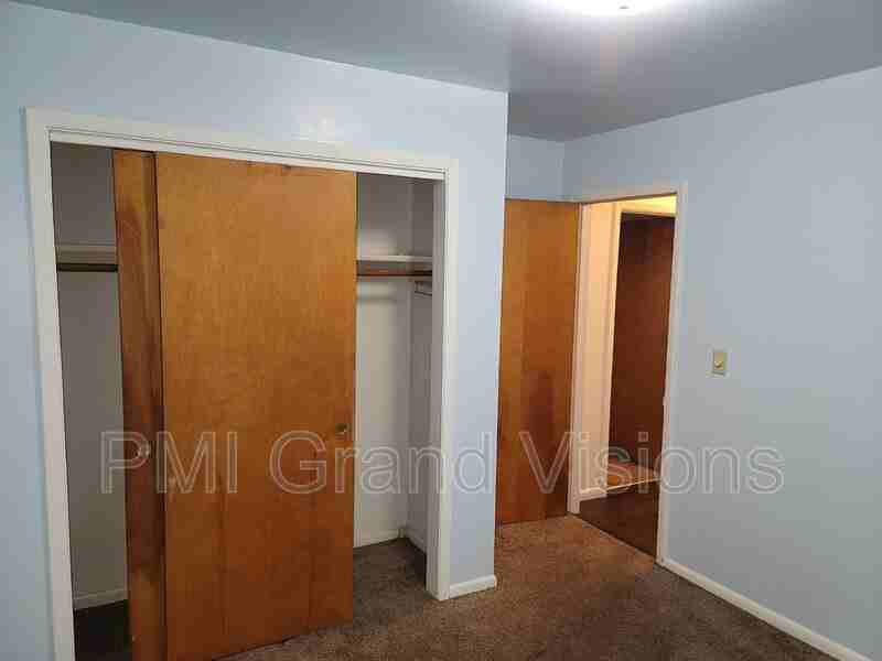 310 E Jefferson St - Photo 2 of 20