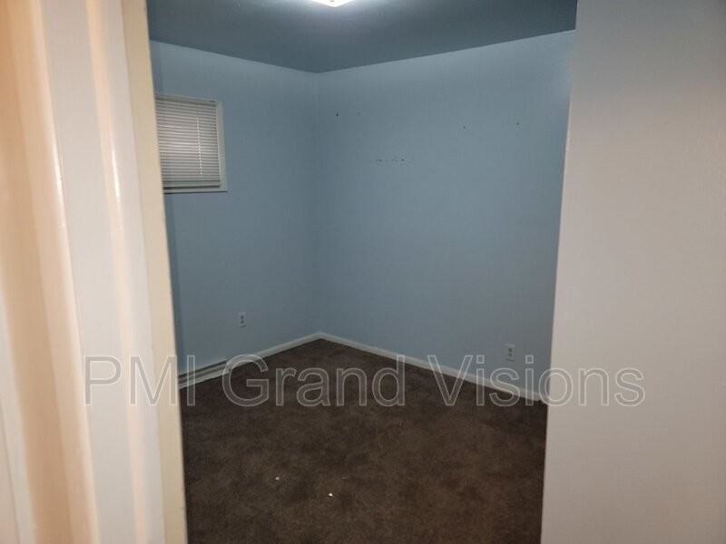 310 E Jefferson St - Photo 3 of 20